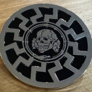 Schwarze Sonne metal pin
